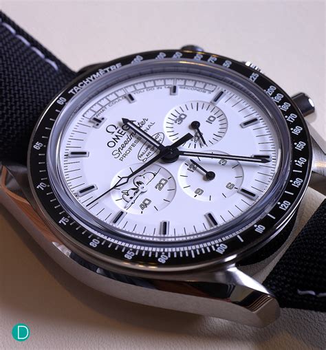 omega speedmaster apollo silver snoopy.